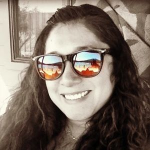 Meet your Posher, Elissa